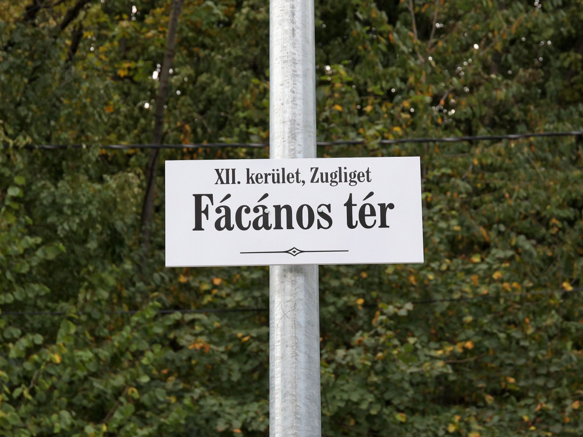Kikerültek az utcanévtáblák a Fácános térre Kikerültek az utcanévtáblák a Fácános térre