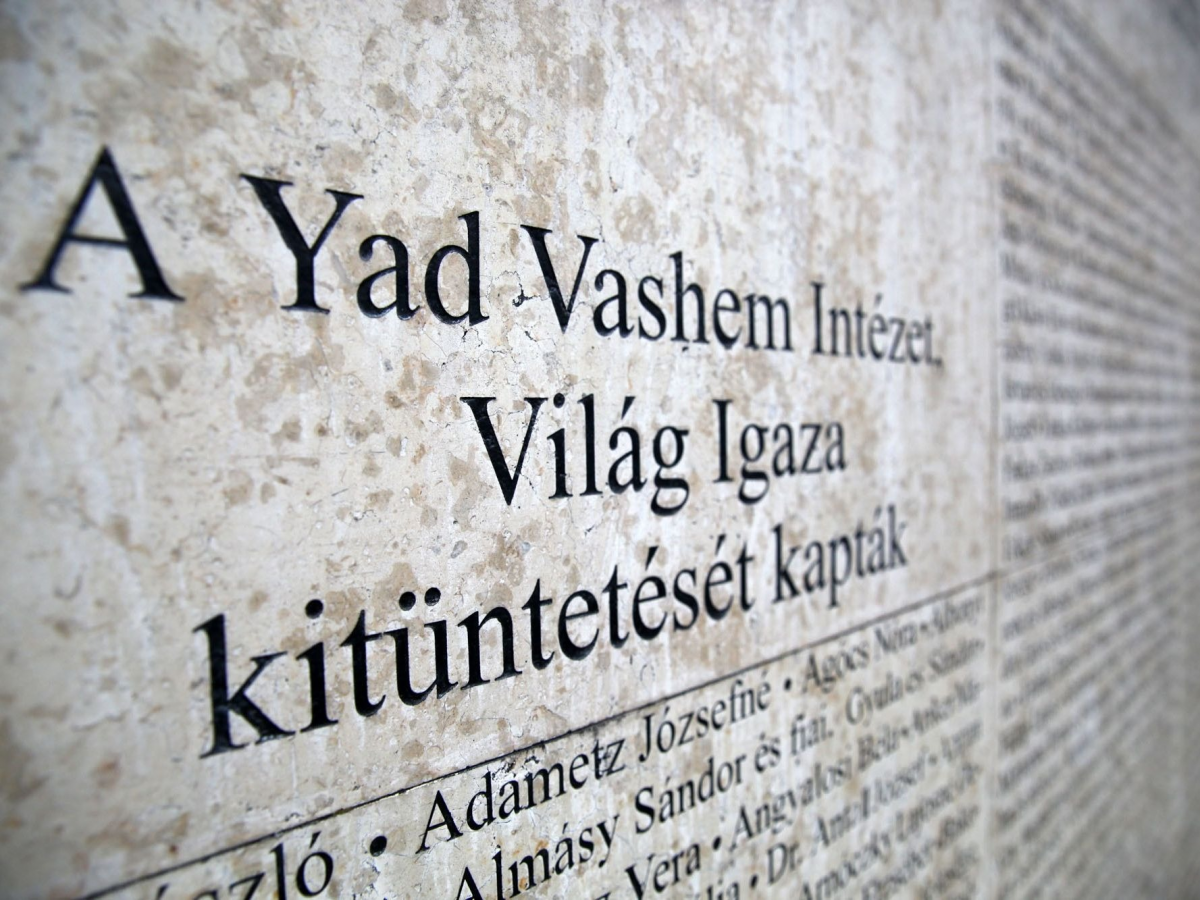 A holokauszt áldozataira és az üldözöttek védelmezőire emlékezünk