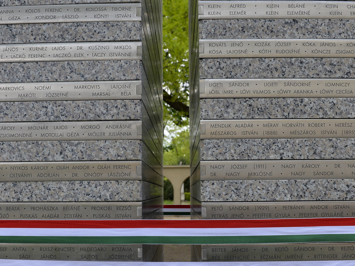Felavatták a második világháború hegyvidéki áldozatainak emlékművét a Városmajorban Felavatták a második világháború hegyvidéki áldozatainak emlékművét a Városmajorban