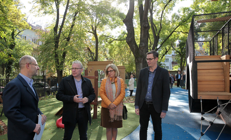 hollosy_jatszoter_atadasa04 hollosy_jatszoter_atadasa04